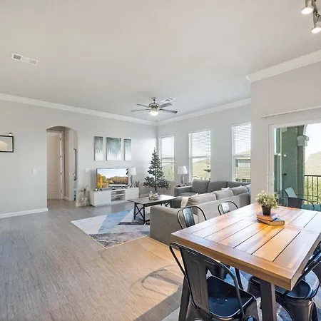 Luxury Townhomes - Evonify Stays